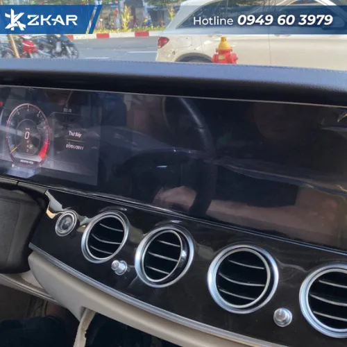 Lợi ích khi Nâng cấp màn hình công tơ mét điện tử cho Mercedes E-Class