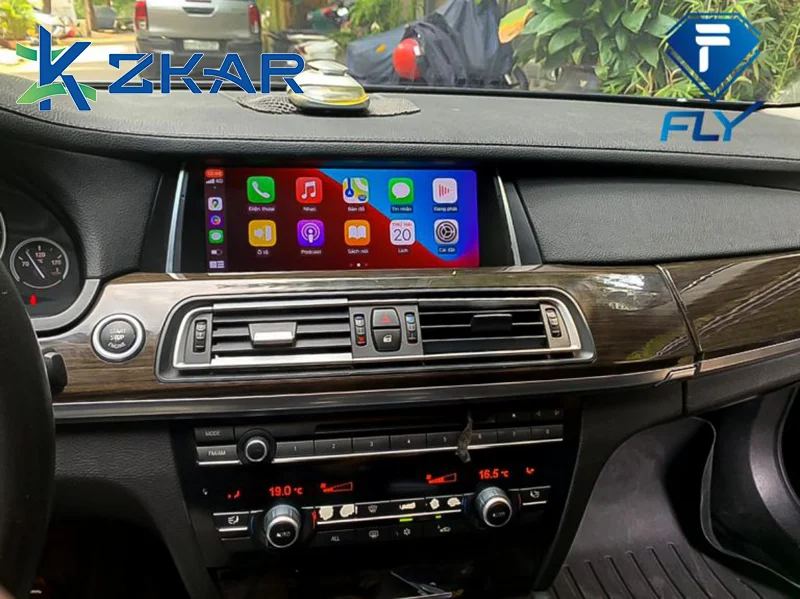 Màn hình FLYCAR điều khiển bằng giọng nói hiện đại